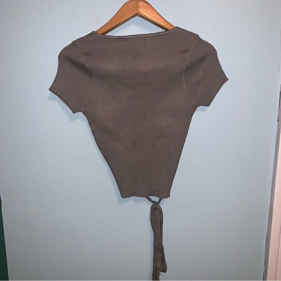 NWT Buckle Short Sleeve Top Large - Picture 5 of 5